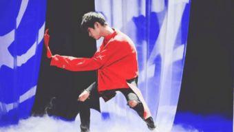 易烊千玺吃瓜舞蹈视频,萌态尽显，网友直呼“太可爱”