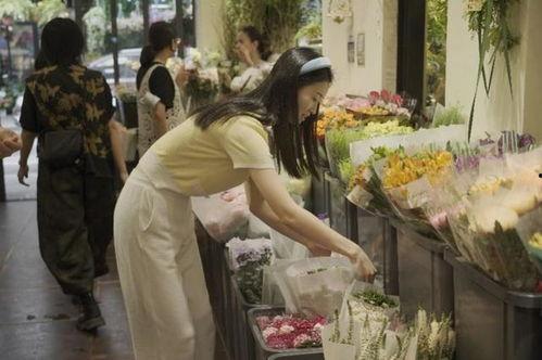 花店老板娘视频吃瓜,揭秘网红幕后生活
