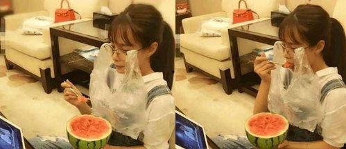 小陈吃瓜吐籽视频播放全集,全程趣味盎然，瓜籽飞舞的欢乐时光