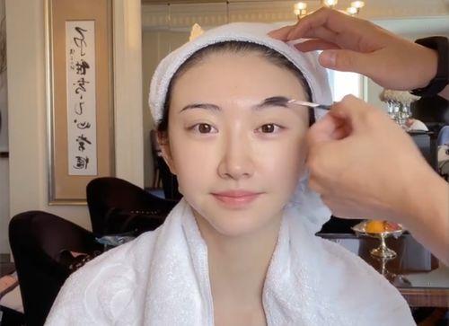 吃瓜博主边化妆边拍视频,边化妆边拍视频，吃瓜博主带你解锁化妆新姿势