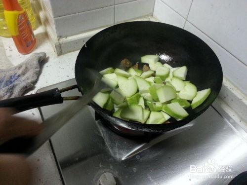 小瓜咋炒着吃啊视频,视频教你轻松掌握家常美味