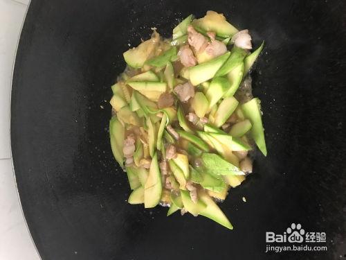 小瓜咋炒着吃啊视频,视频教你轻松掌握家常美味