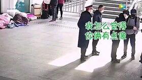 警察看着小伙吃瓜视频,揭秘网络热点的背后真相