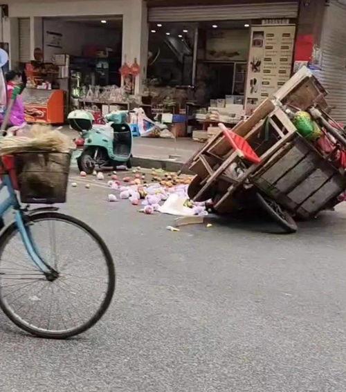 昆明某街道吃瓜事件视频
