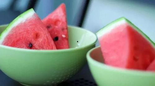 拿勺子吃瓜怎么切视频,拿勺子吃瓜，视频教你如何巧妙切割