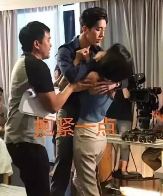 剧组拍摄的吃瓜群众视频,吃瓜群众围观，揭秘幕后花絮