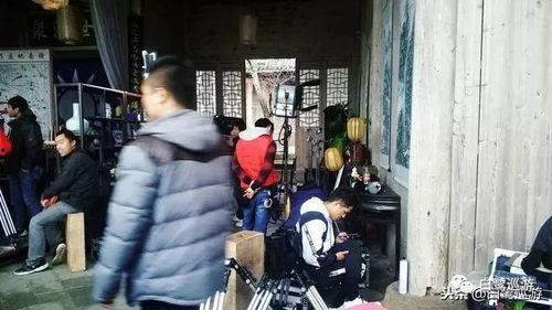 剧组拍摄的吃瓜群众视频,吃瓜群众围观，揭秘幕后花絮
